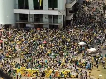 Médicos participam de manifestação na Barra