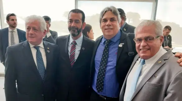 Presidente da ABM participa de lançamento do Médicos pelo Brasil no Palácio do Planalto
