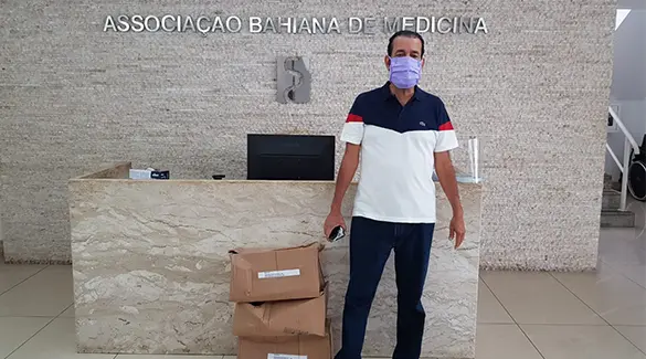 ABM distribui máscaras face shield em hospitais de Salvador