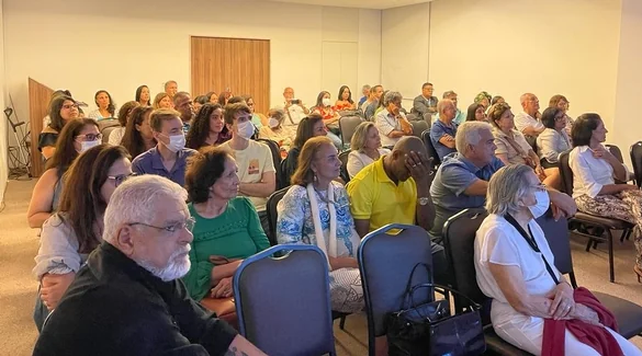 Dr. Antônio Pedreira e a psicóloga Sônia Pedreira realizaram a palestra 