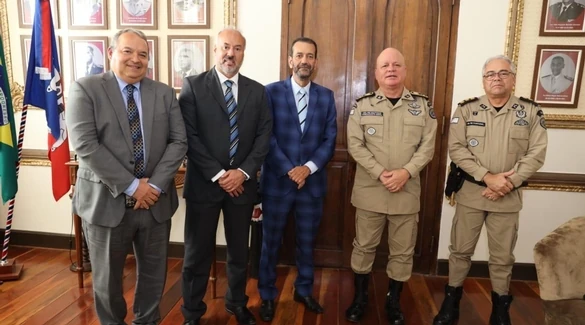 A ABM e a PM-BA se reunem para tratar da campanha de arrecadação de ítens para o Rio Grande do Sul.